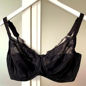 Black Wonderbra in soft cotton-like fabric with lace trim. Sz 38DD. Worn once.